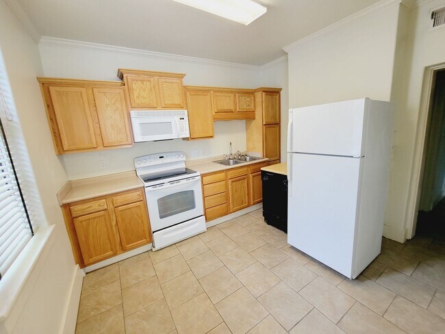 Building Photo - Carriage House for Rent in Hoover, Alabama