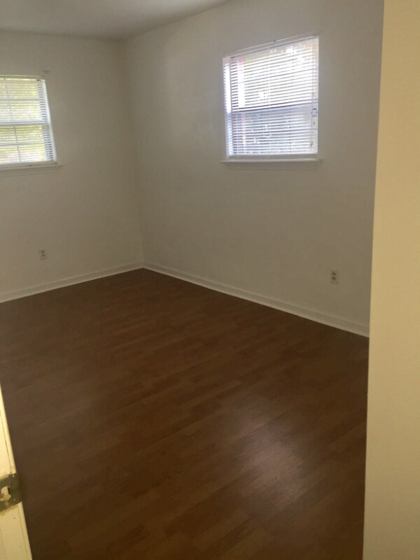 Foto del edificio - 498 W Little Creek Rd