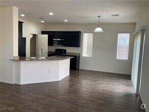 Building Photo - 9472 Knopfler Ln