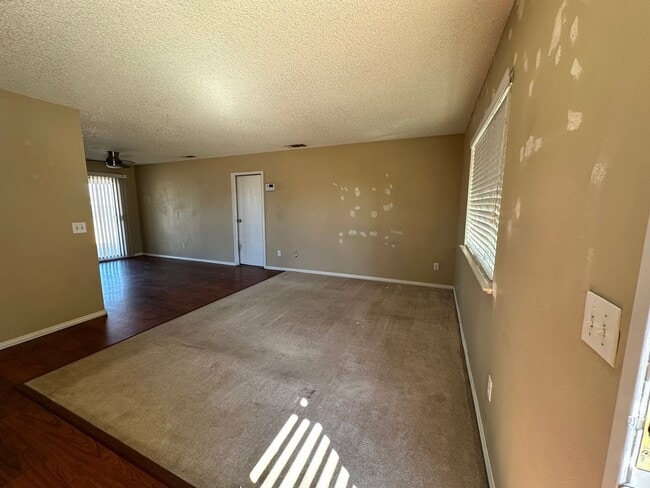 Foto del edificio - 21058 Wisteria St