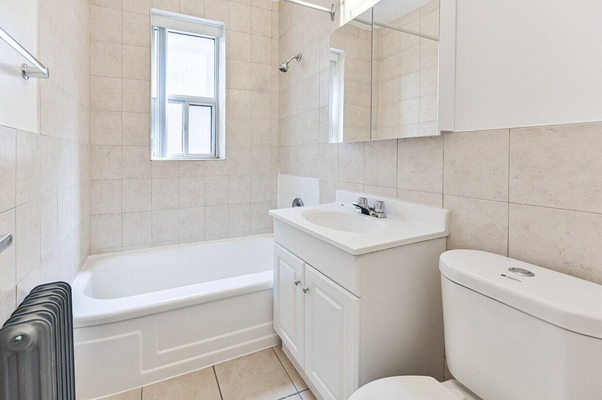 Building Photo - 153 St George St