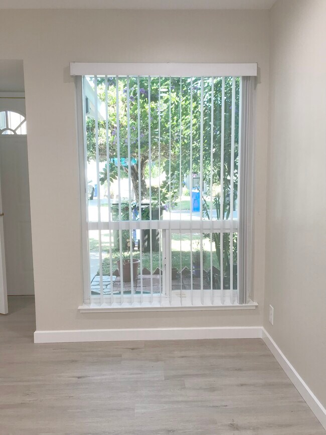 Living Room Balcony - 40117 Santa Teresa Cmn