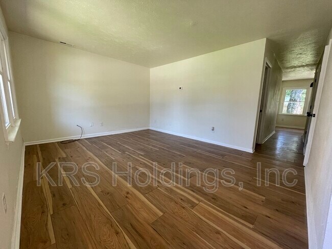 Building Photo - 722 20th St