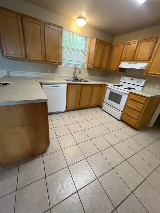 Building Photo - Wonderful 3/2/2 in Granbury ISD