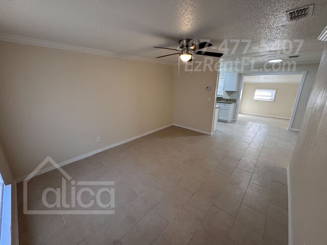 Building Photo - Remodeled 4/1 in Apopka - Ready to Move In