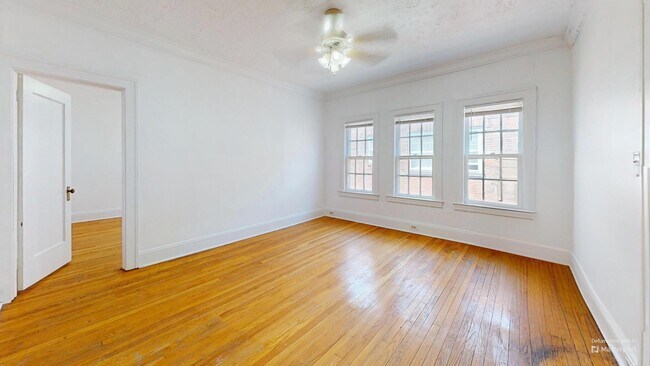 Foto del edificio - 2572-2576 Kemper Rd