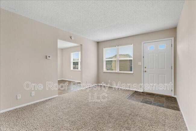 Building Photo - 701 Linwood Dr