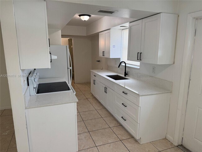Foto del edificio - 6301 SW 27th St