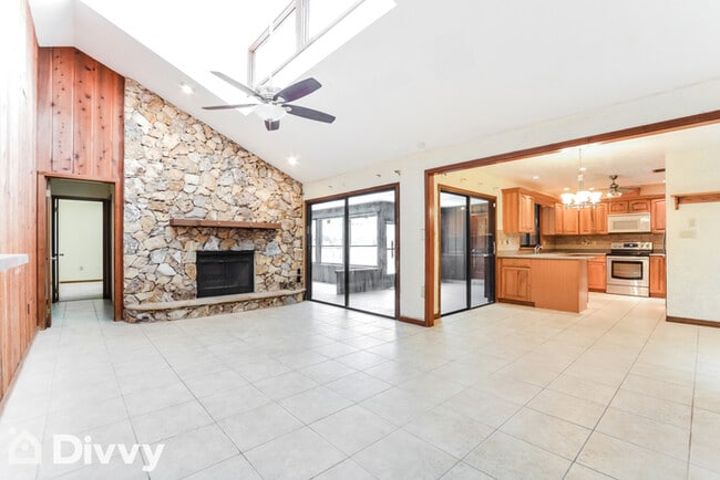 Building Photo - 3120 Stratford Ln