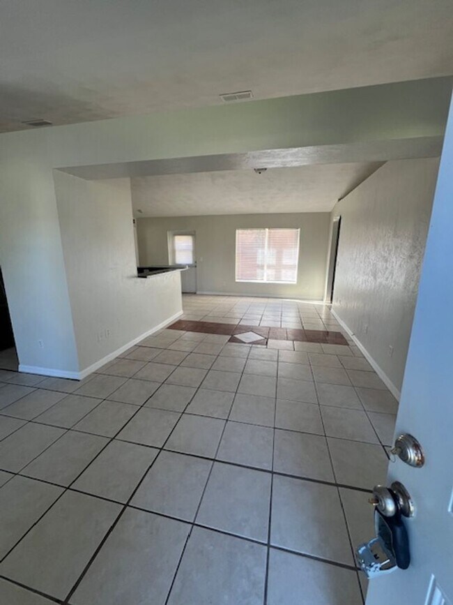 Foto del edificio - 816 Grove Ave