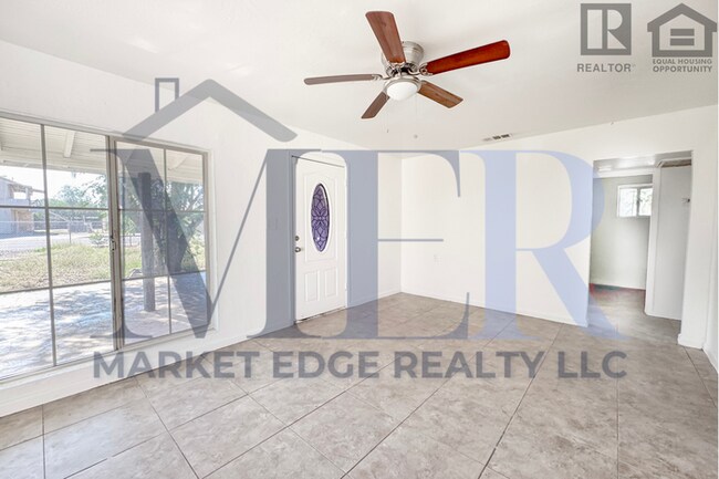 Building Photo - 2Bed/1Bath Home 24th St/Thomas Rd! $399 MO...