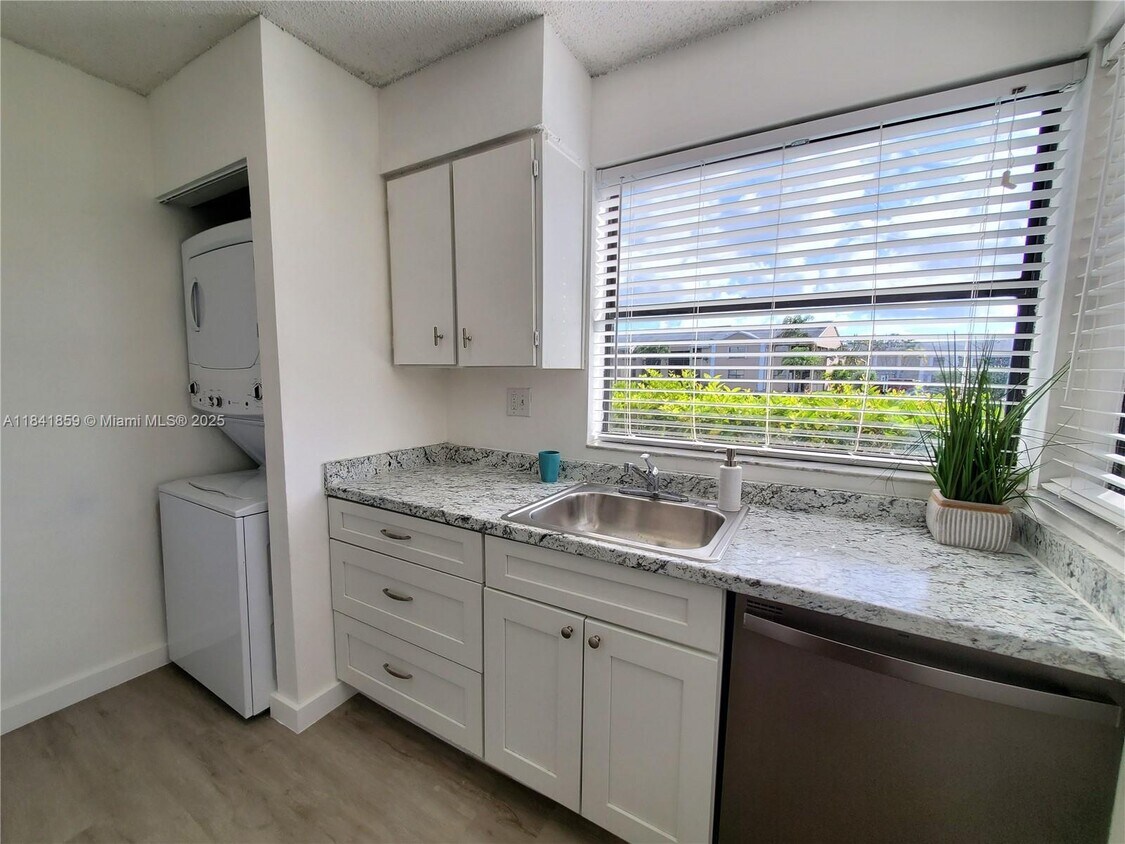 Foto principal - 1017 Washington Cir