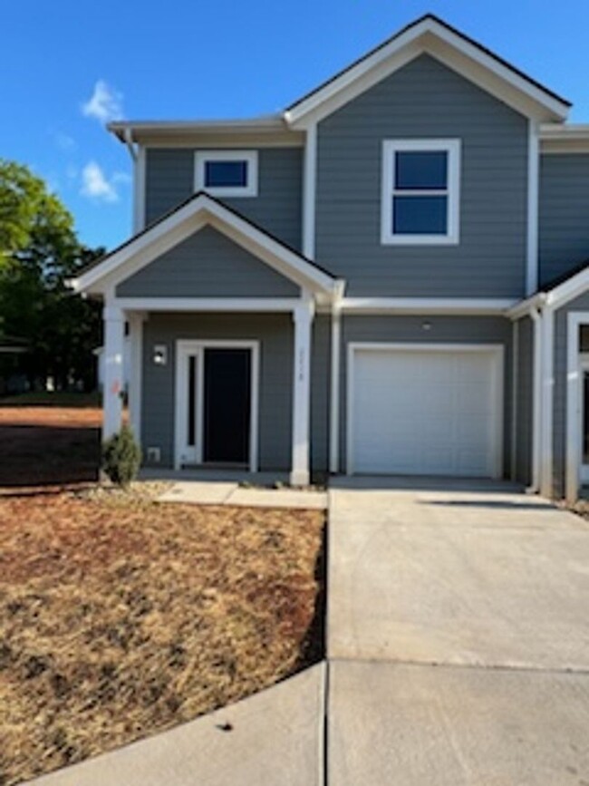 Foto del edificio - Brand New Townhomes w/Garage