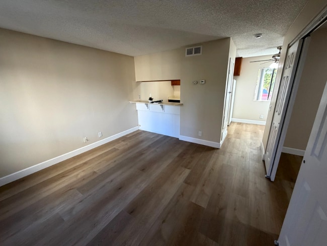 Building Photo - 360 N San Antonio Ave