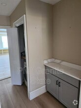 Building Photo - 560 Rockland Ave