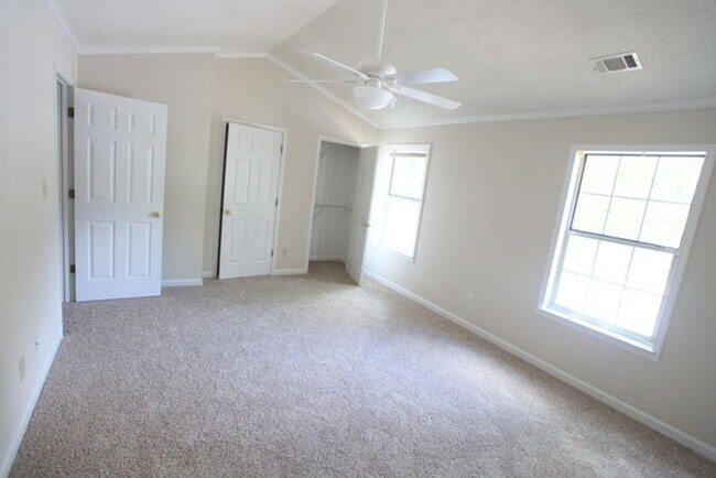 Foto del edificio - 2195 Fairways Ct