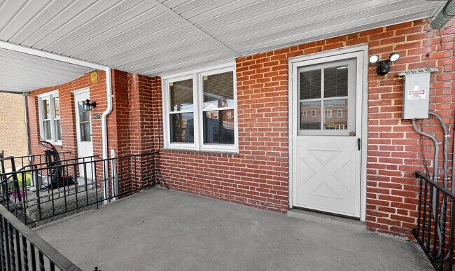 Building Photo - 3425 Dunran Rd