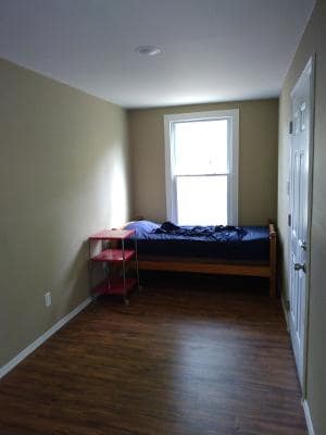 Building Photo - 6 Maple St