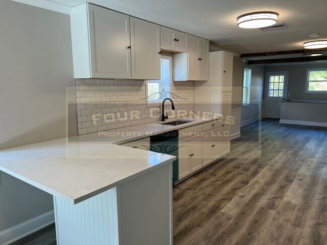 Building Photo - Charming 3 Bedroom 2 Bath Home
