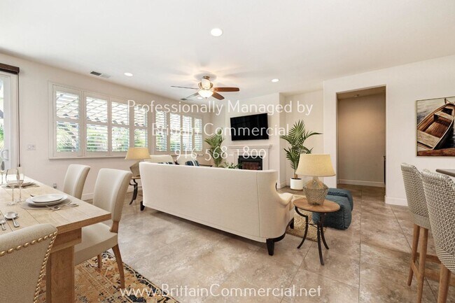 Building Photo - Gorgeous, Spacious 4 Bed 3 Bath Home w/2 C...