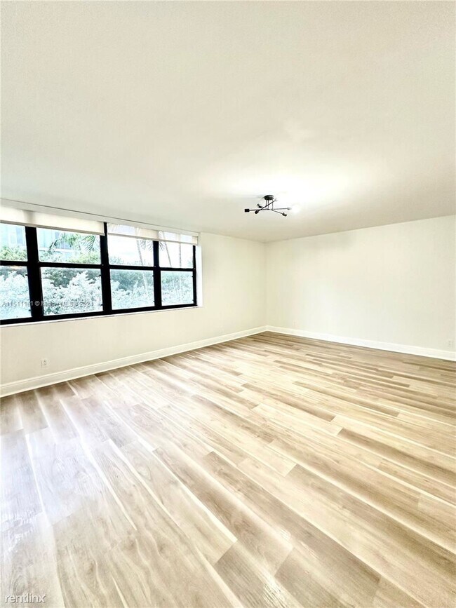 Foto del edificio - 3 br, 2 bath House - 20401 NE 30th Ave # 2...