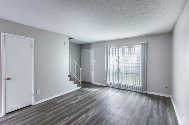 2 habitaciones, 1.5 baños - 904 pies cuadrados - Sala de estar - Avery Park Apartments