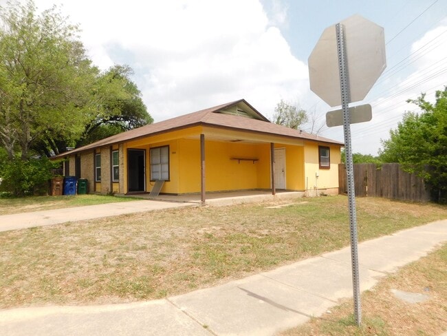 Building Photo - Lockwood Properties4 (900 Sahara Ave)