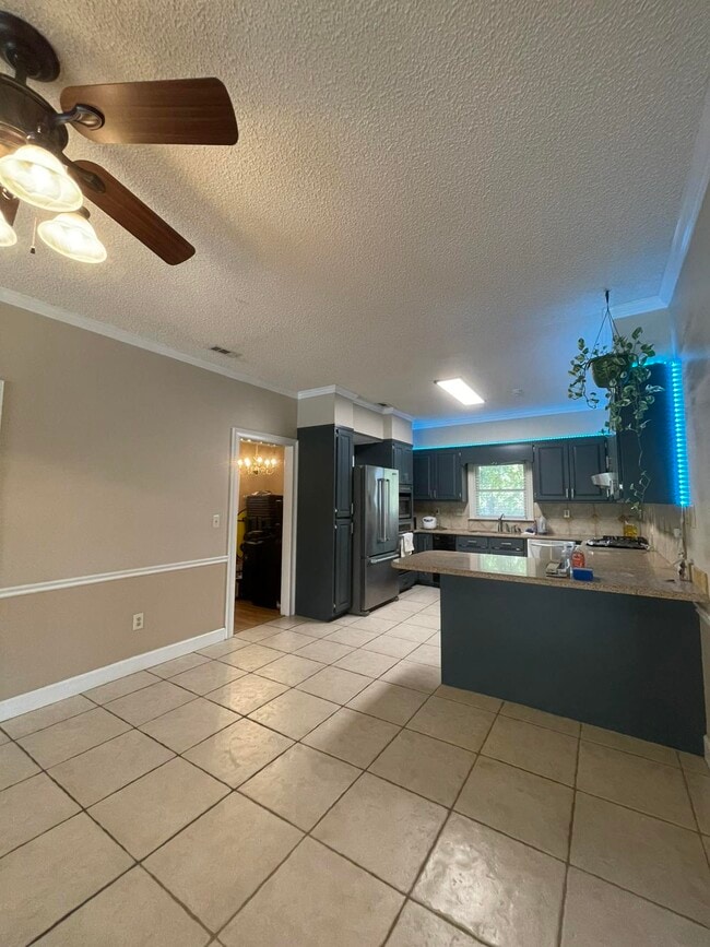 Foto del edificio - 4901 Meadowood Cir