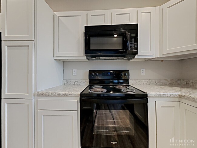 Building Photo - 1096 Tomahawk Pl