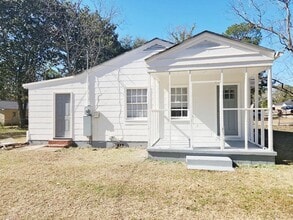 Building Photo - 1200 W Lincoln Ave