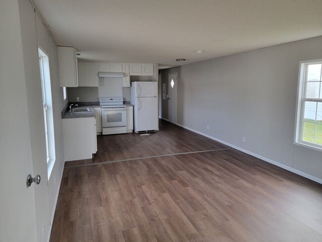 Building Photo - Remodeled manufactured home in Virden