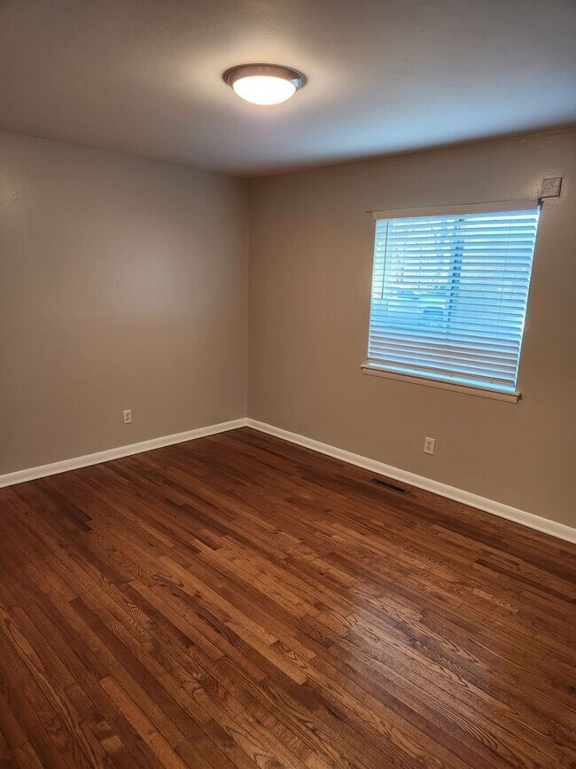 Building Photo - Chapel Hill/2BR Brookside Condo