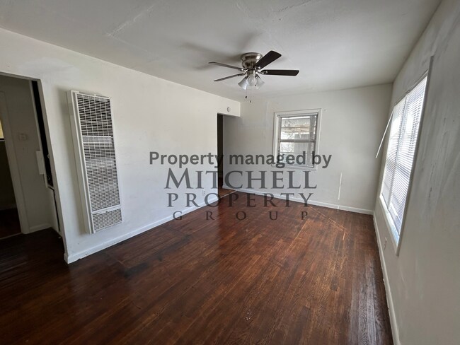 Foto del edificio - 2/1/1 with 2 carports and covered patio!