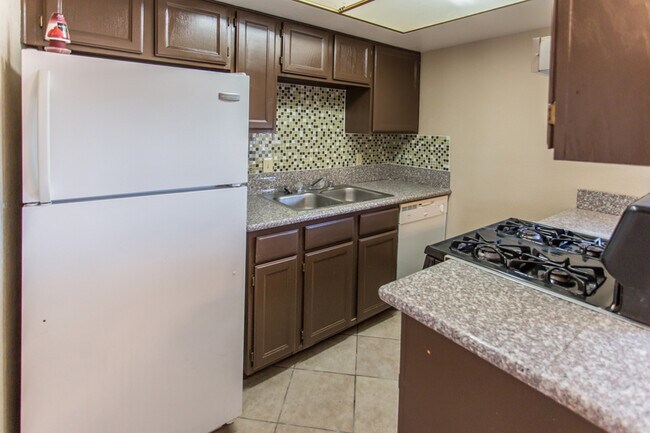 Foto del edificio - Great 2 Bedroom 1.5 Bath Townhome in Henderson