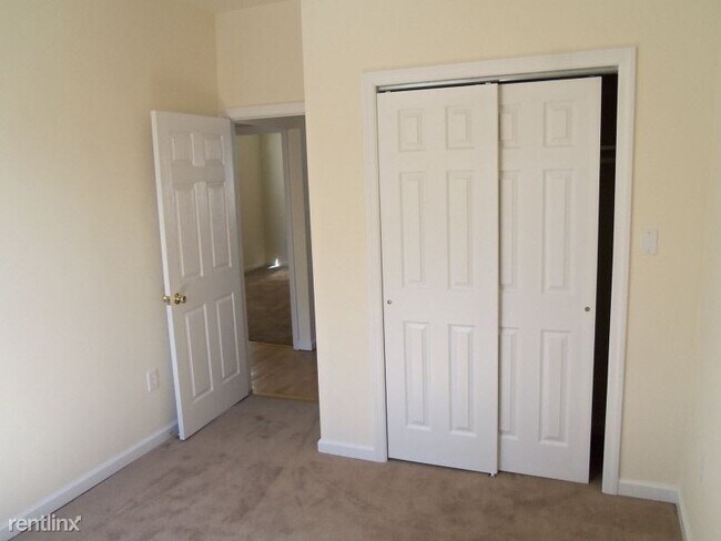 Building Photo - 3 br, 1 bath House - 80 Irving St Unit 2