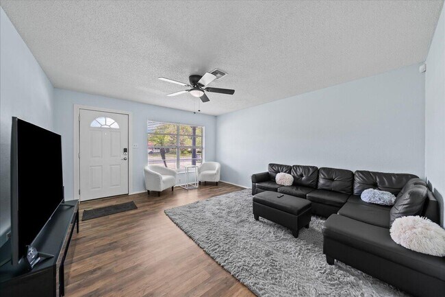 Building Photo - 2965 Barna Ave