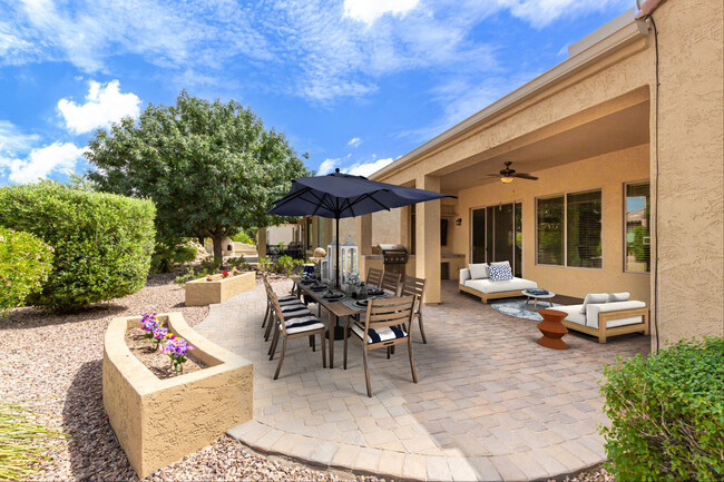 Rear yard patio and built-in grill - 7150 W Heritage Way