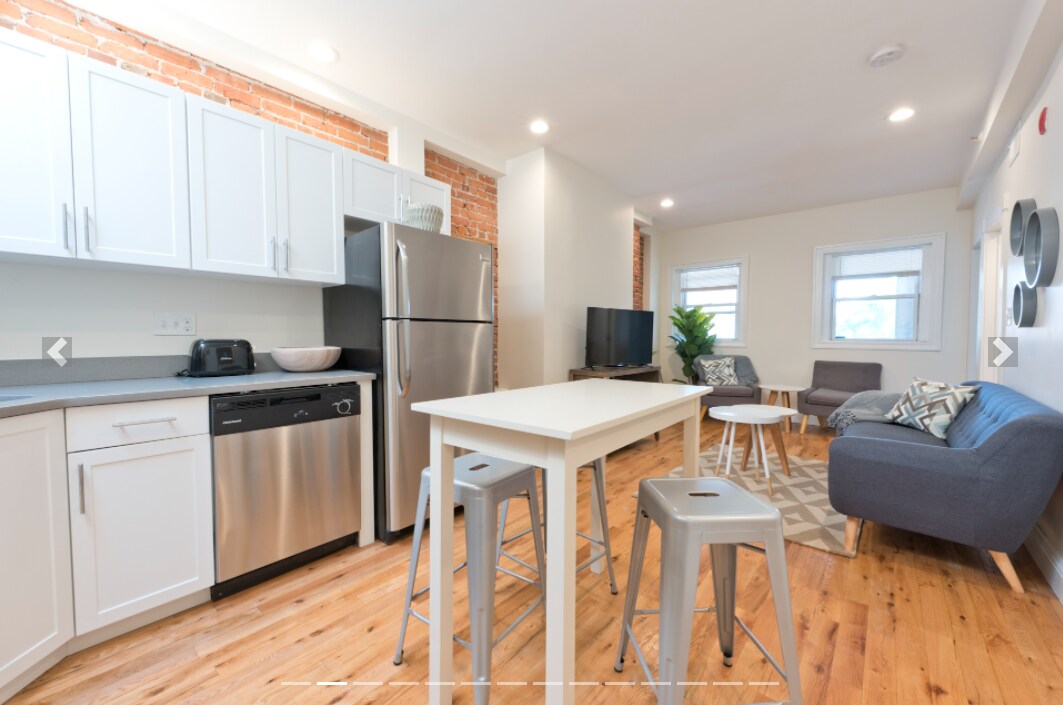 Foto principal - 10 Brainerd Rd