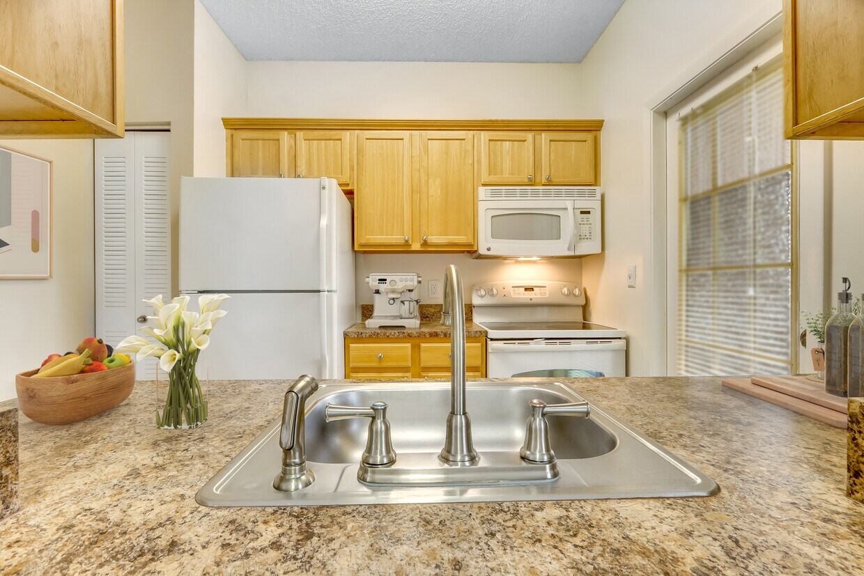 Gatehouse on the Green Apartments in Plantation, FL