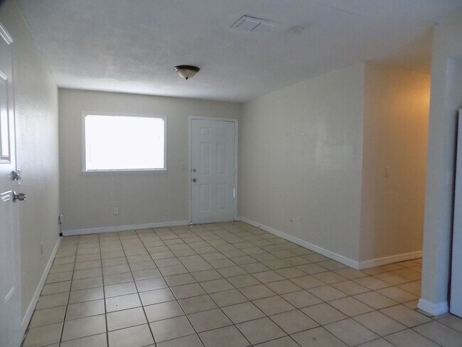 Foto del edificio - 1270 E Harrison St