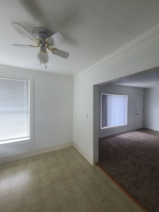 Building Photo - 2 bedroom, 1 bath downtown Dallas with yard