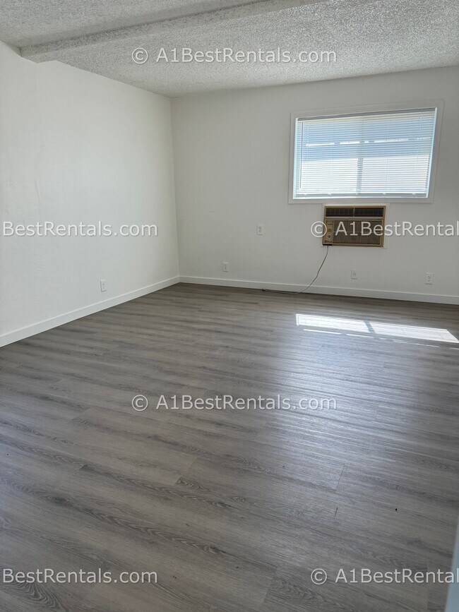 Building Photo - 5351 Yosemite Blvd