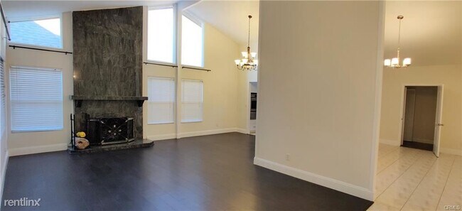 Foto del edificio - 3 br, 2 bath House - 8673 Canterbury Ave # A