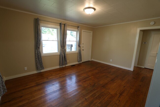 Building Photo - 2405 - 2407 Flint Hills Dr
