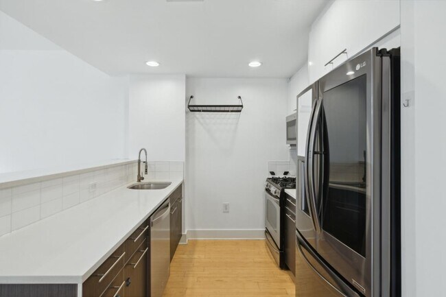 Building Photo - 154 Steuben St