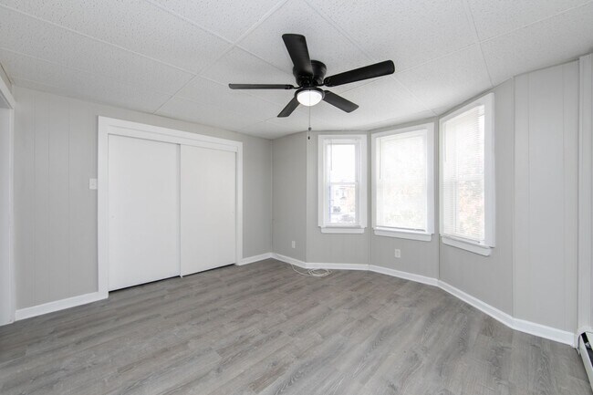 Foto del edificio - 12-14-14 S Broadway