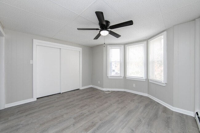 Building Photo - 12-14-14 S Broadway