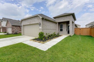 Building Photo - 1229 Red Hills Dr