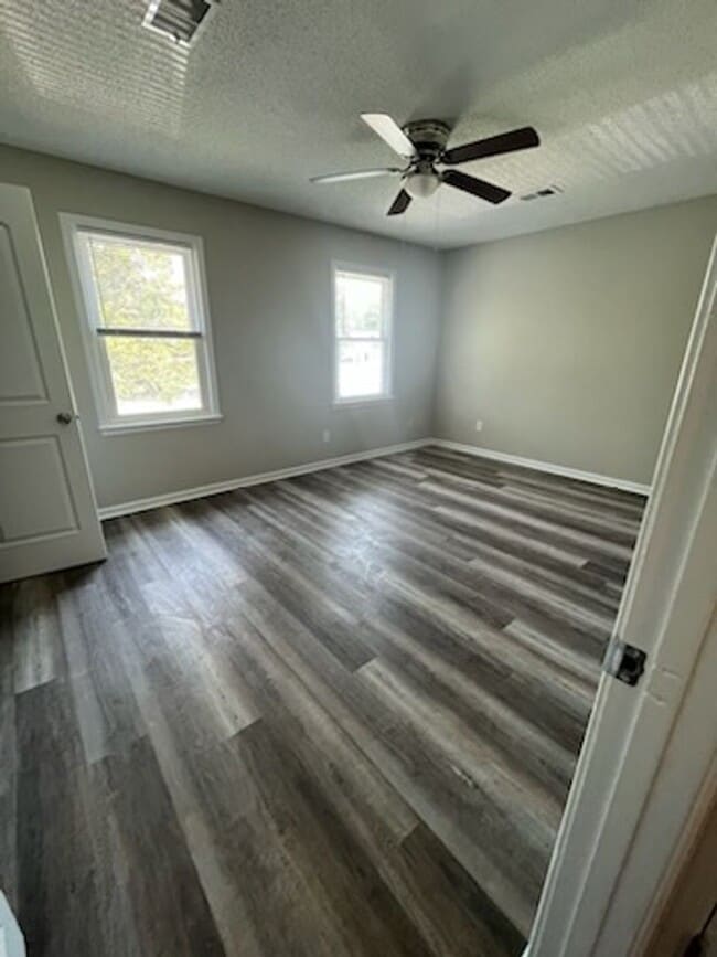 Building Photo - 2228oa