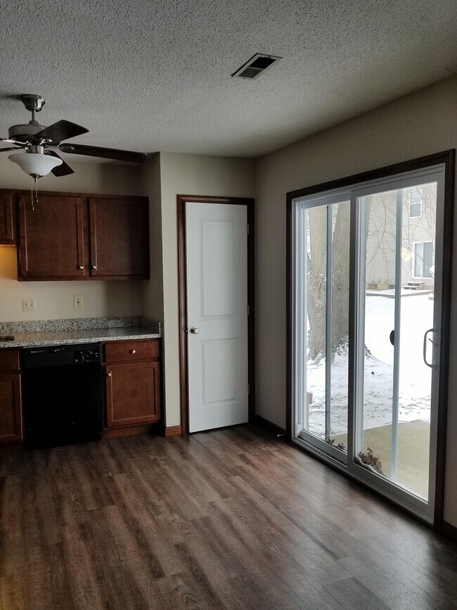 Foto del edificio - 9 Cherry Tree Ln